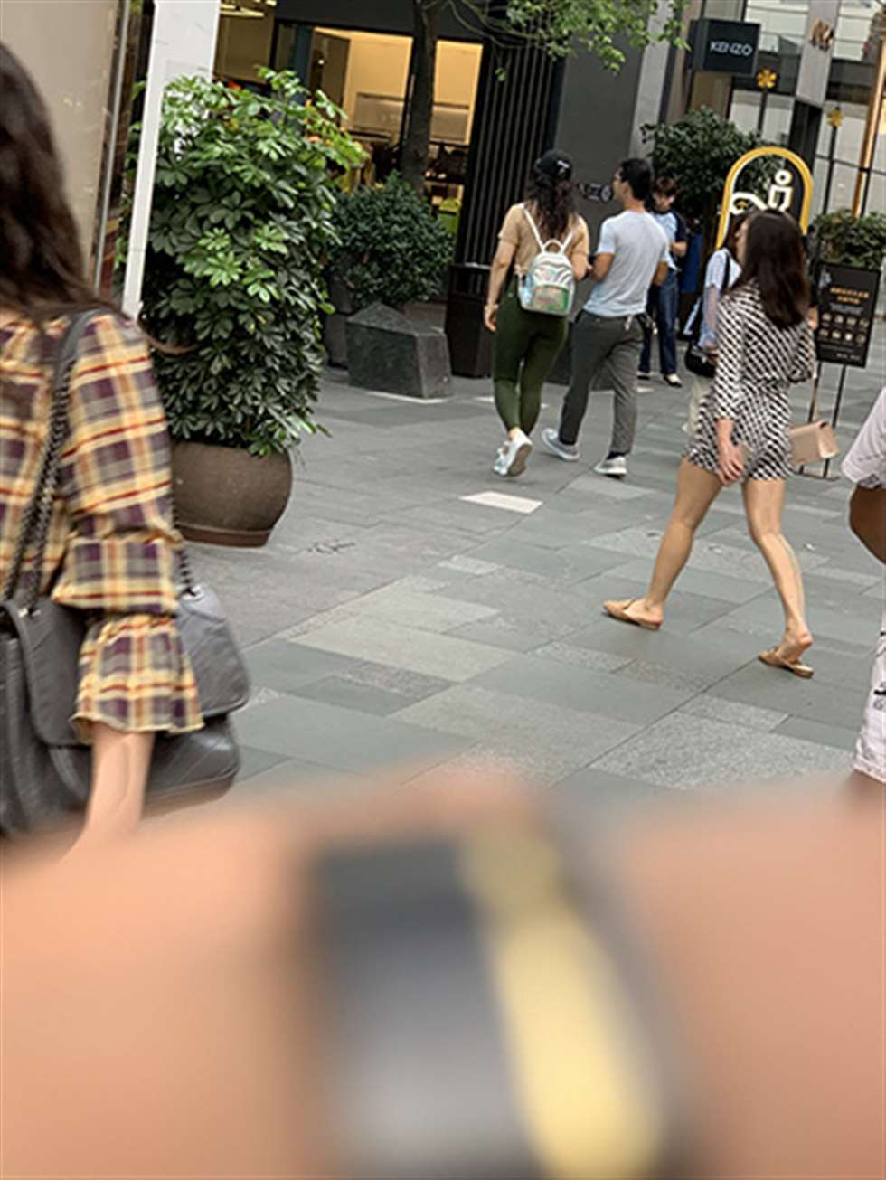 图片[3]-【视觉冲击赛贴】墨绿色瑜伽裤美眉-街拍流行馆