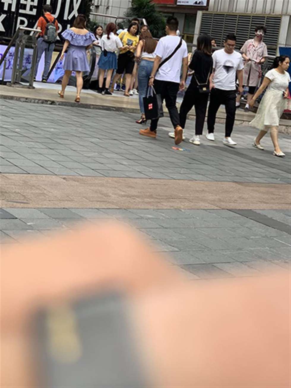图片[3]-【视觉冲击赛贴】搭讪露腰紧牛小姐姐-街拍流行馆