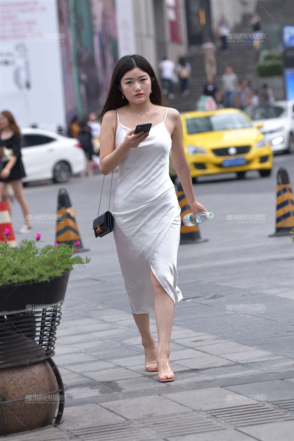图片[1]-【视觉冲击赛贴】性感的吊带裙**-街拍流行馆