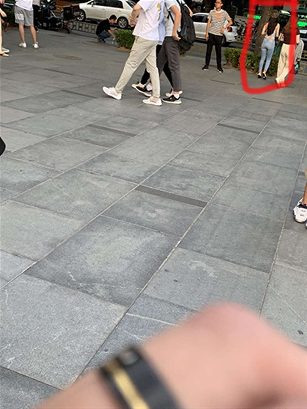 图片[3]-【红石赛帖】牛仔裤美女-街拍流行馆