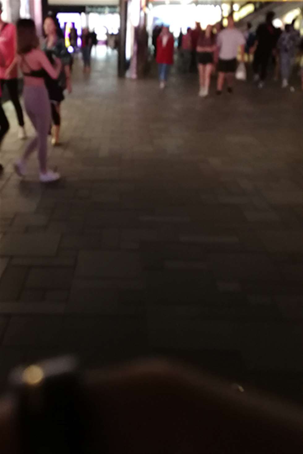图片[3]-【小默赛帖】第1403篇紧身秀身材美女-街拍流行馆