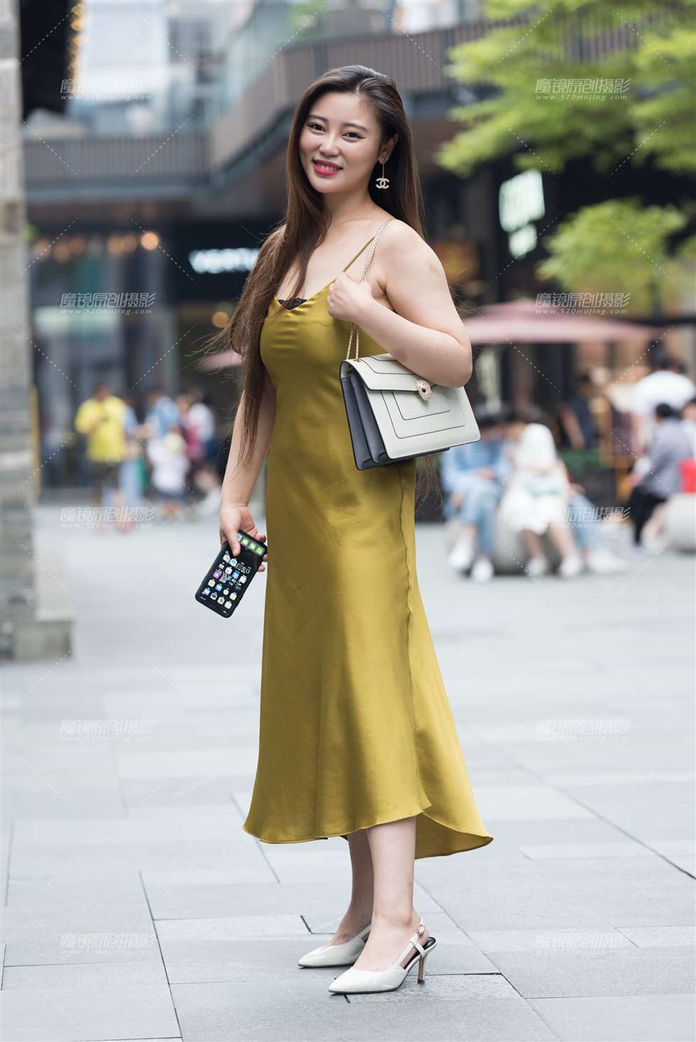 图片[1]-【慕容笙赛贴】吊带连衣裙美女-街拍流行馆