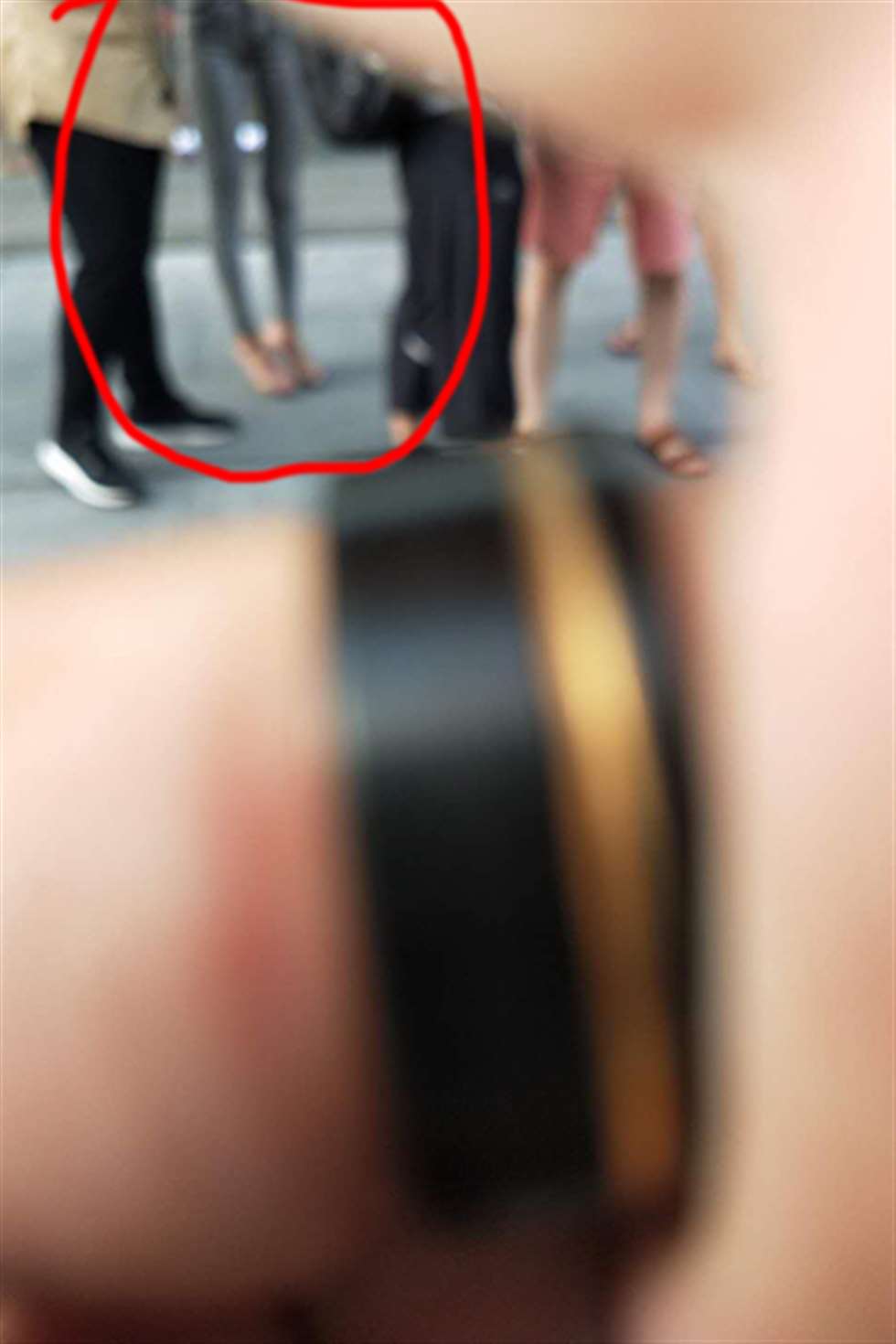 图片[3]-【街拍之魂赛帖】买冰红茶的性感紧牛-街拍流行馆