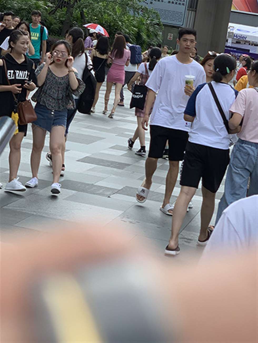 图片[3]-【视觉冲击赛贴】性感包臀裙小姐姐-街拍流行馆