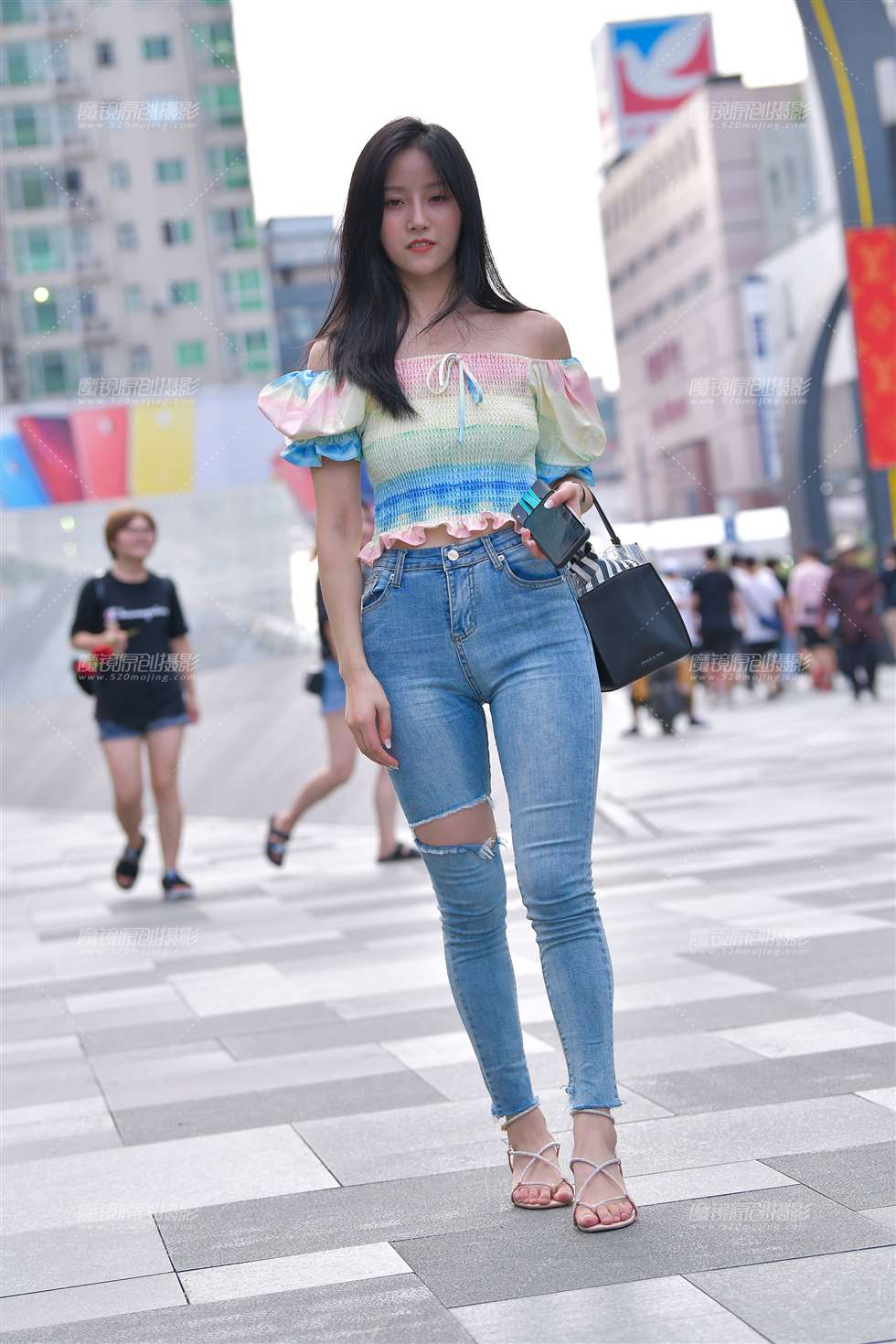 图片[1]-【视觉冲击赛贴】甜美紧牛小姐姐-街拍流行馆