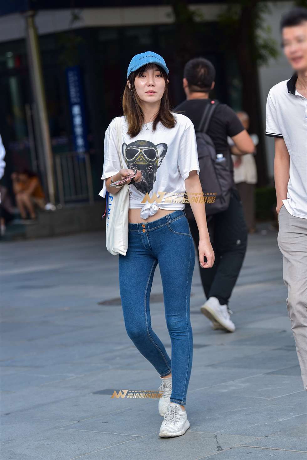 图片[3]-蜜桃紧牛女-街拍流行馆