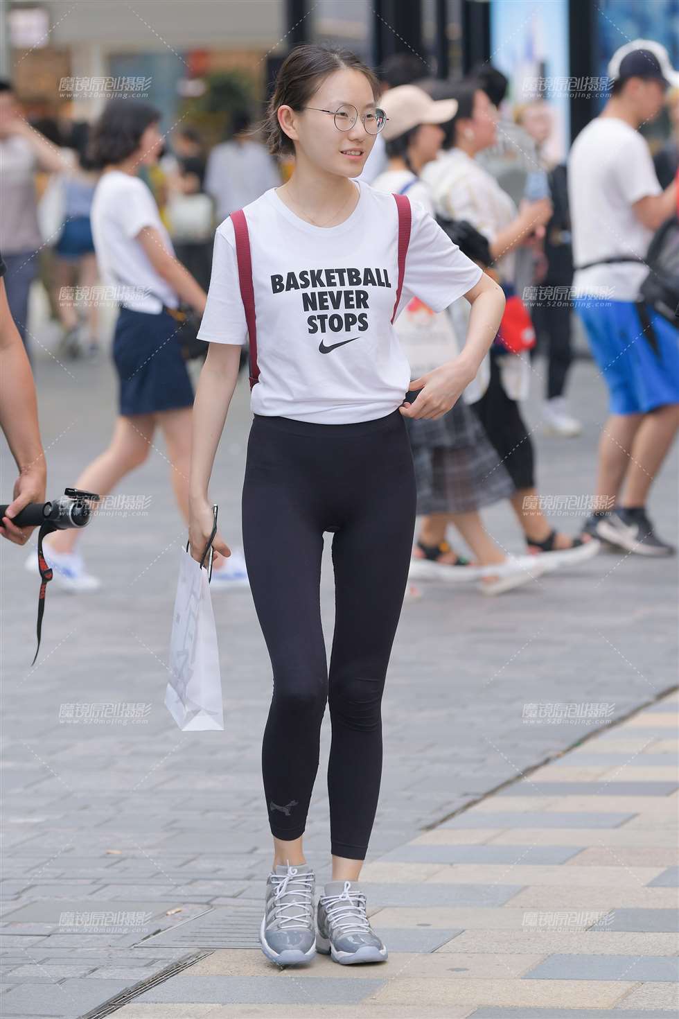 图片[1]-【红石赛贴】紧身裤女孩-街拍流行馆