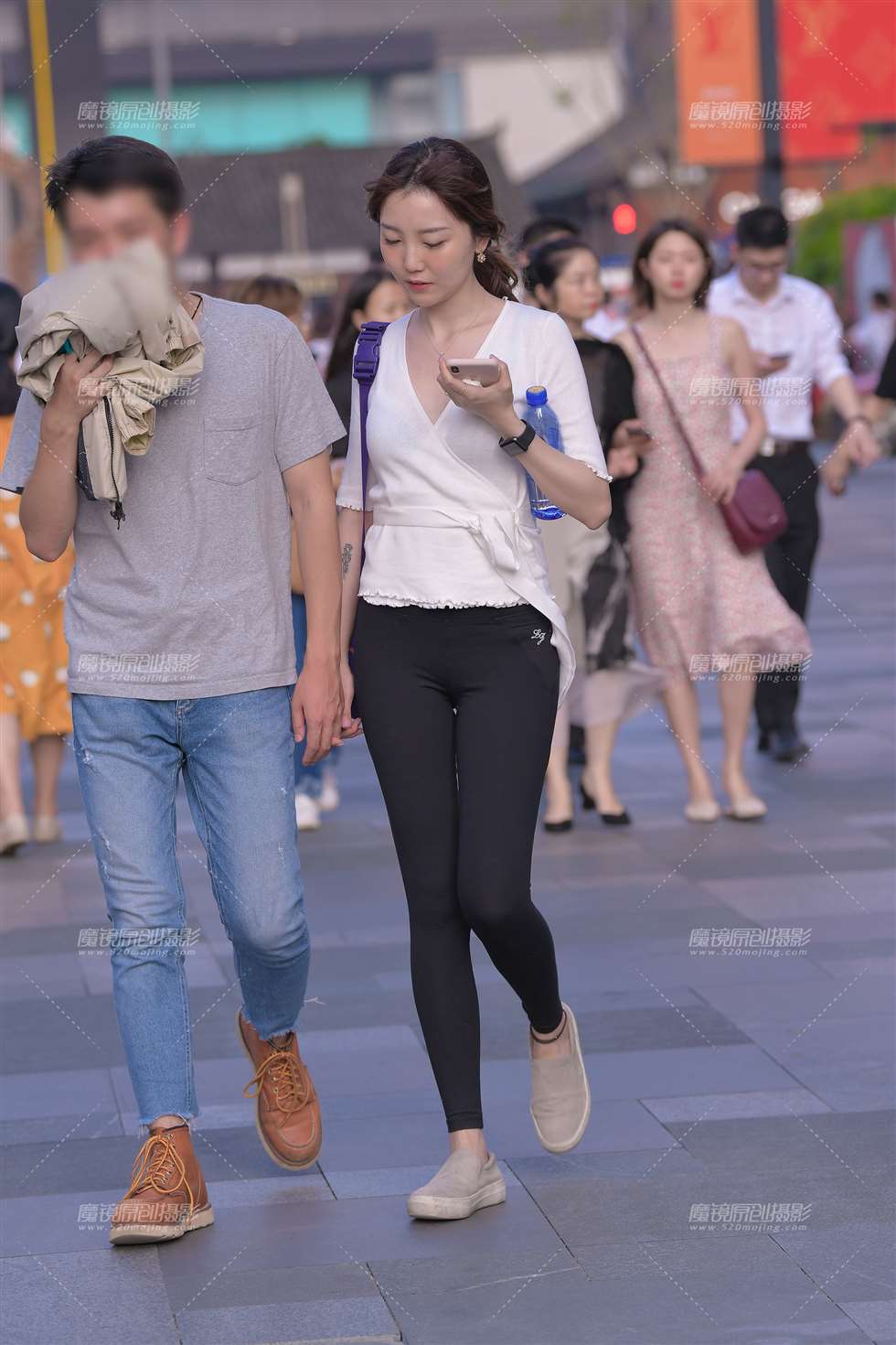 图片[1]-【视觉冲击赛贴】紧身，黑裤，漂亮女友-街拍流行馆