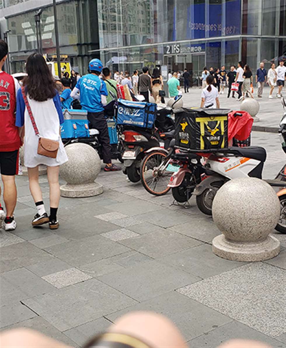 图片[3]-【凯恩赛贴】天气太热 性感吊带-街拍流行馆