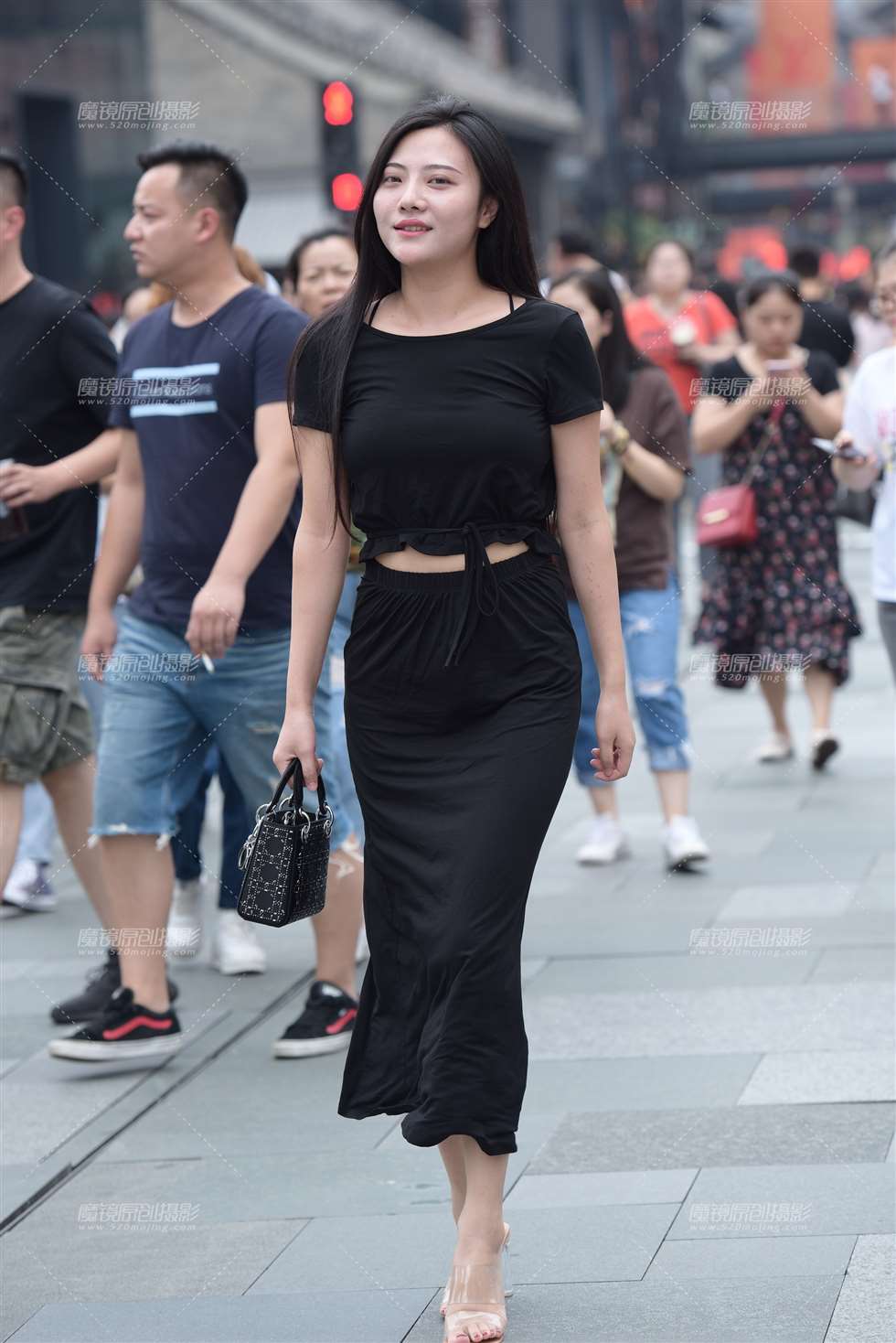 图片[1]-【慕容笙赛贴】性感的小姐姐-街拍流行馆