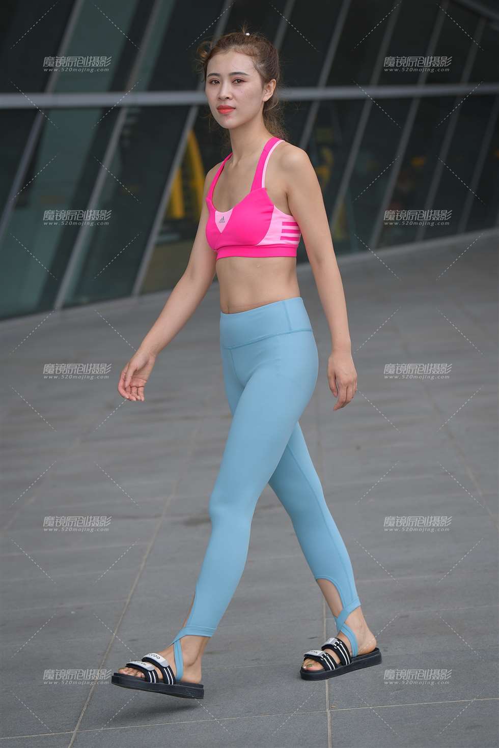 图片[4]-【街拍之魂赛帖】这样的紧身美女你喜欢吗-街拍流行馆
