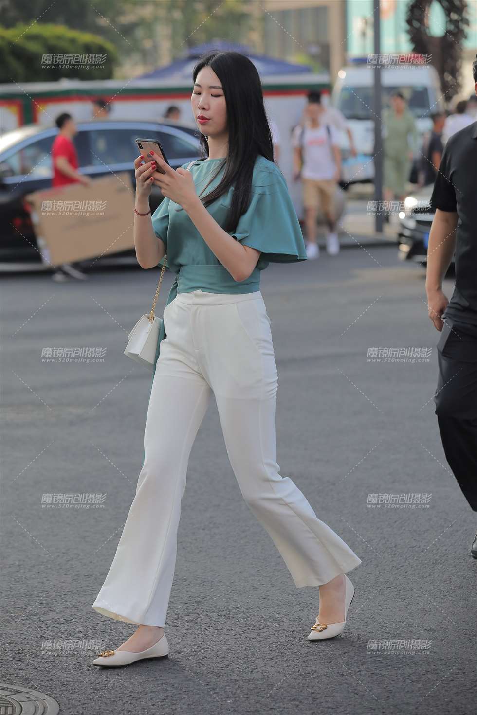 图片[1]-【凯恩赛贴】成熟的女性风采-街拍流行馆