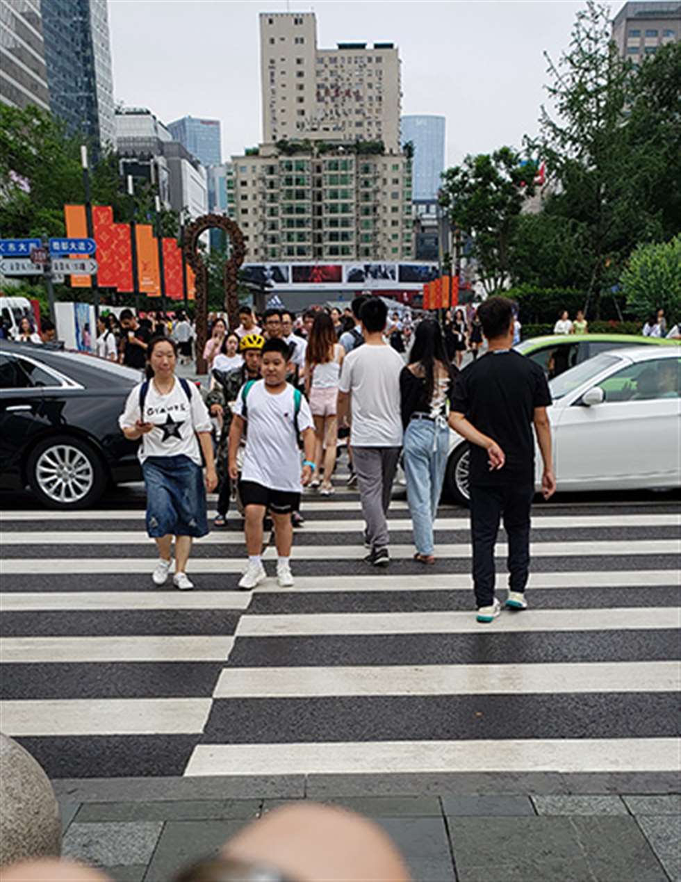 图片[3]-【凯恩赛帖】热裤-街拍流行馆