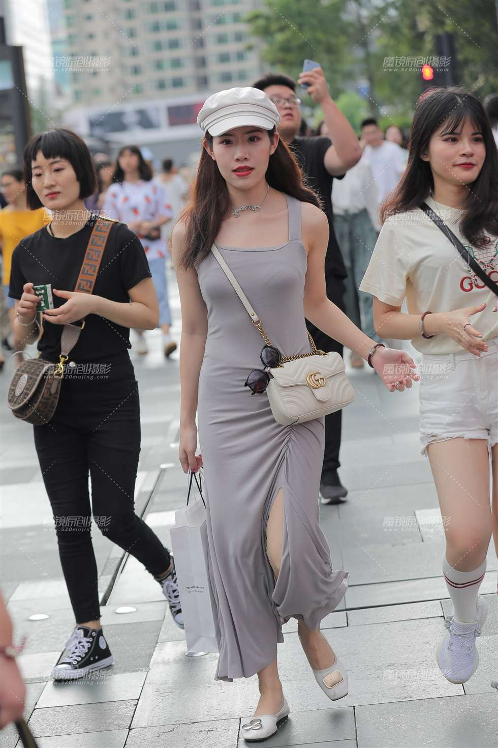 图片[1]-【凯恩赛贴】贴身长裙-街拍流行馆