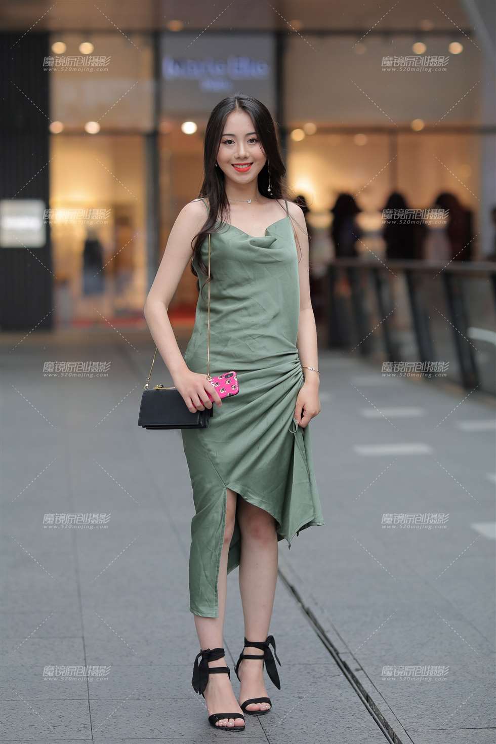 图片[1]-【凯恩赛贴】清新淡雅小姐姐 让人怦然心动-街拍流行馆