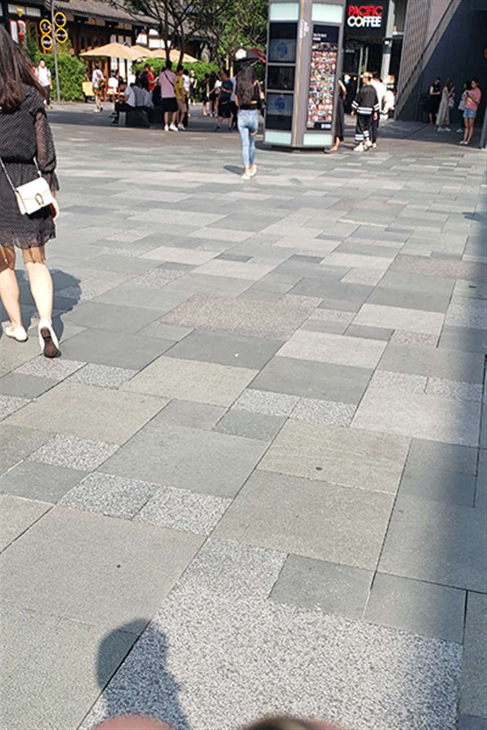 图片[3]-【凯恩赛贴】紧牛美眉-街拍流行馆