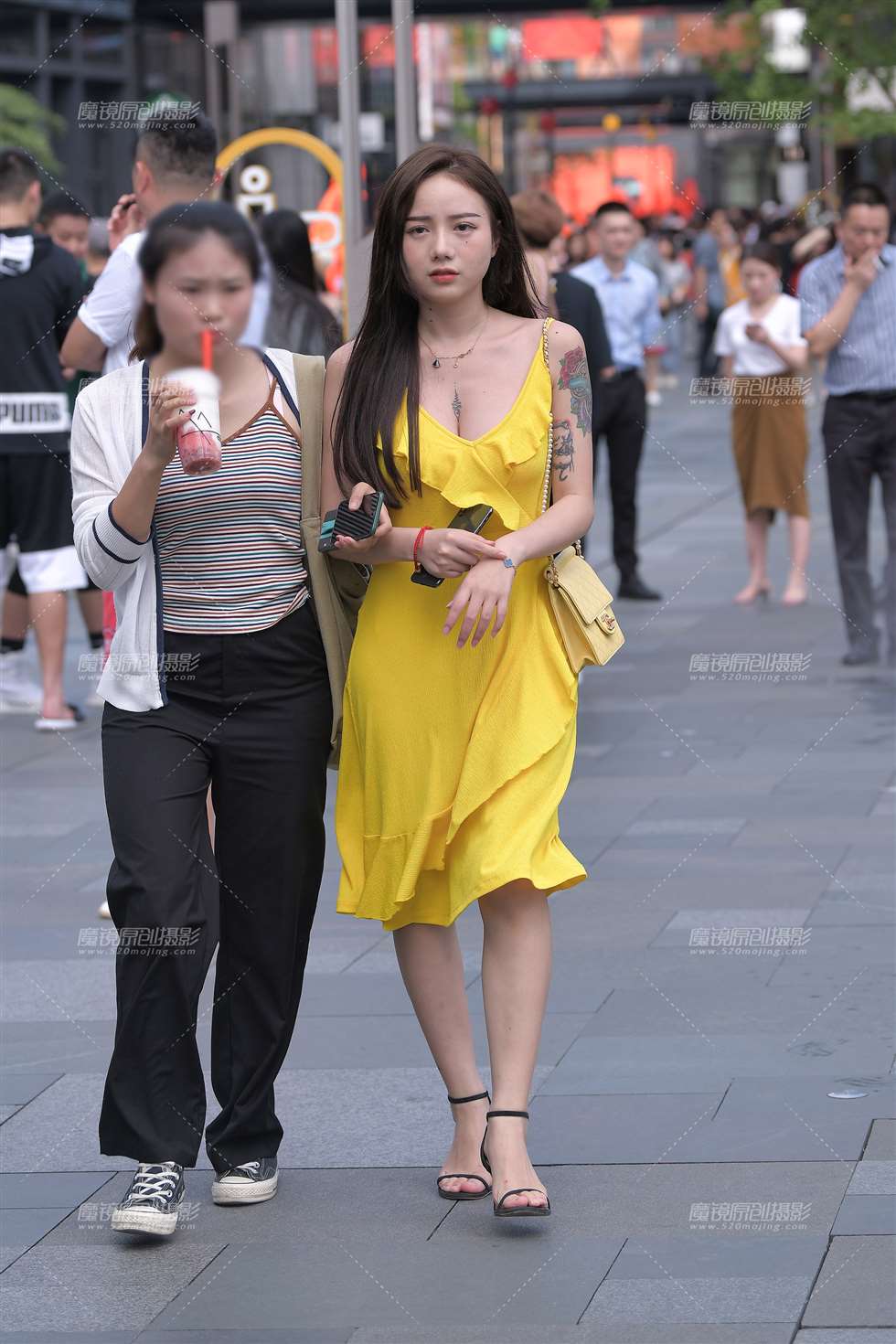 图片[1]-【视觉冲击赛贴】凉快性感美女-街拍流行馆