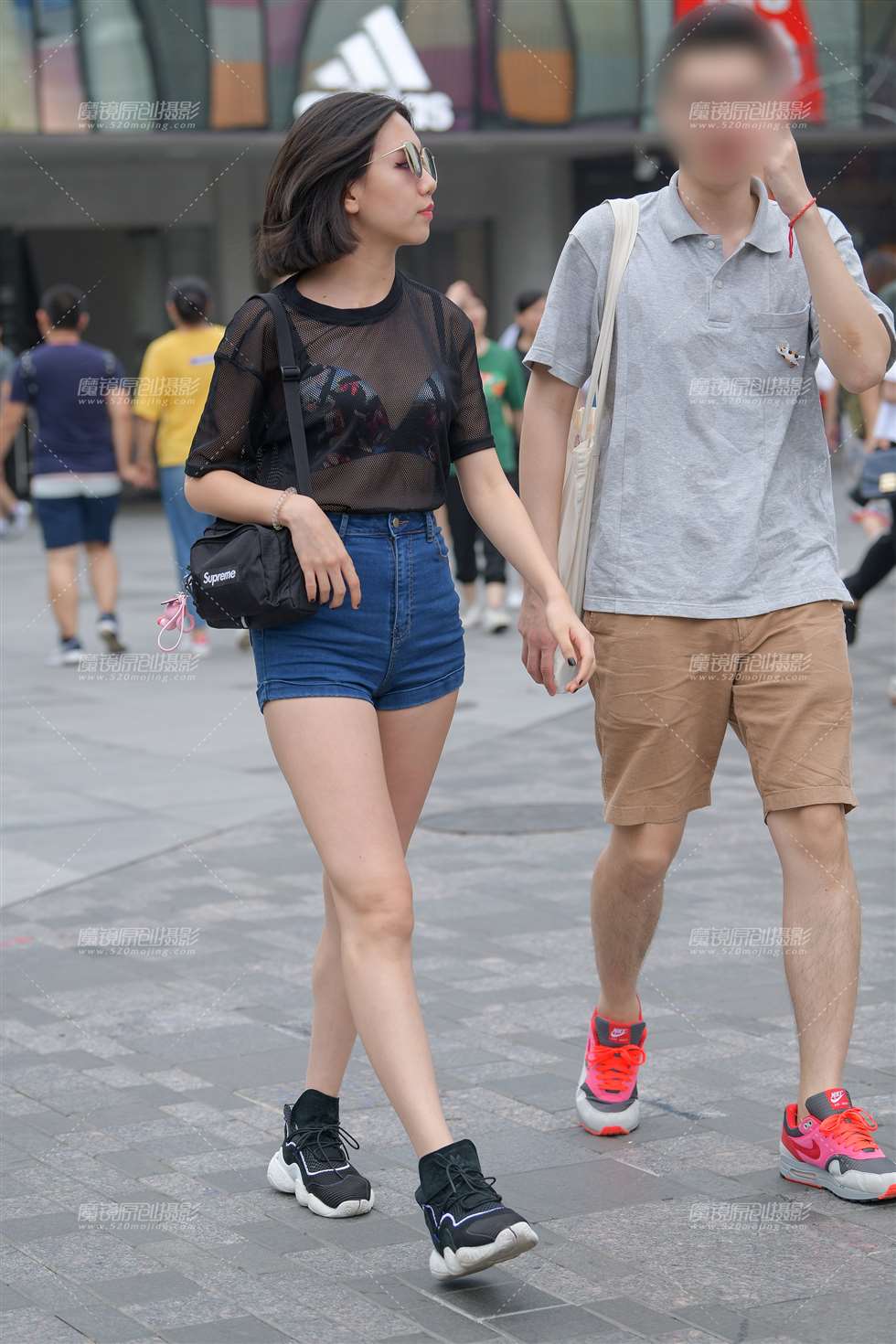 图片[1]-【街拍之魂赛帖】热裤翘臀美腿-街拍流行馆