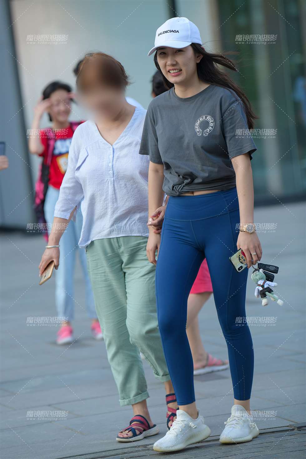 图片[1]-【街拍之魂赛帖】蓝色紧身-街拍流行馆