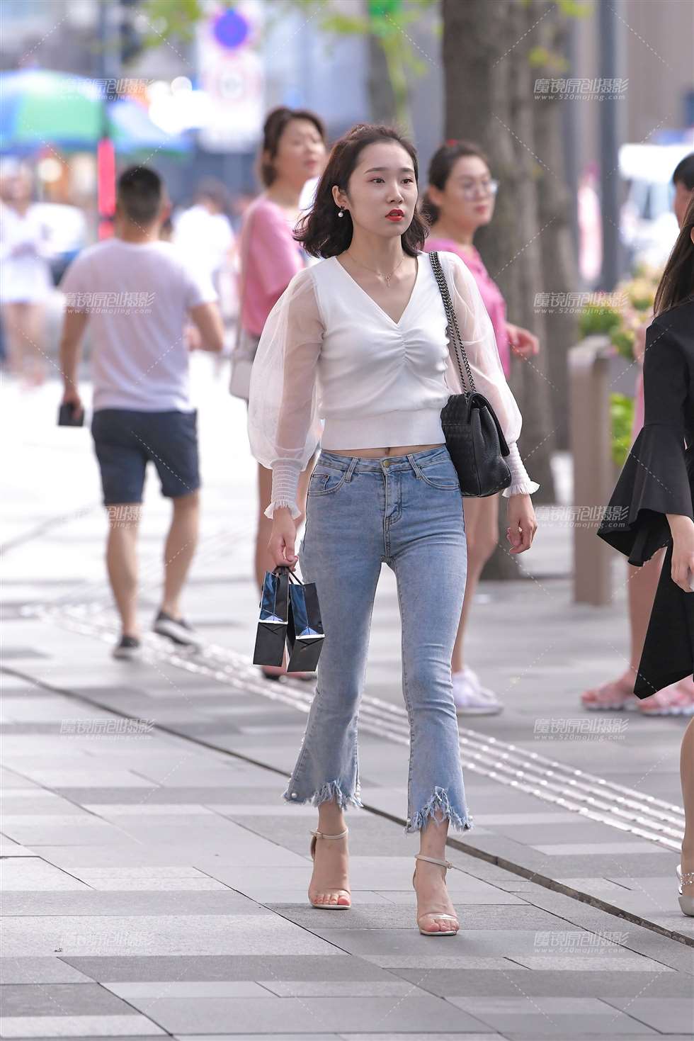 图片[4]-【视觉冲击赛贴】这个紧牛小姐姐~没令我失望-街拍流行馆