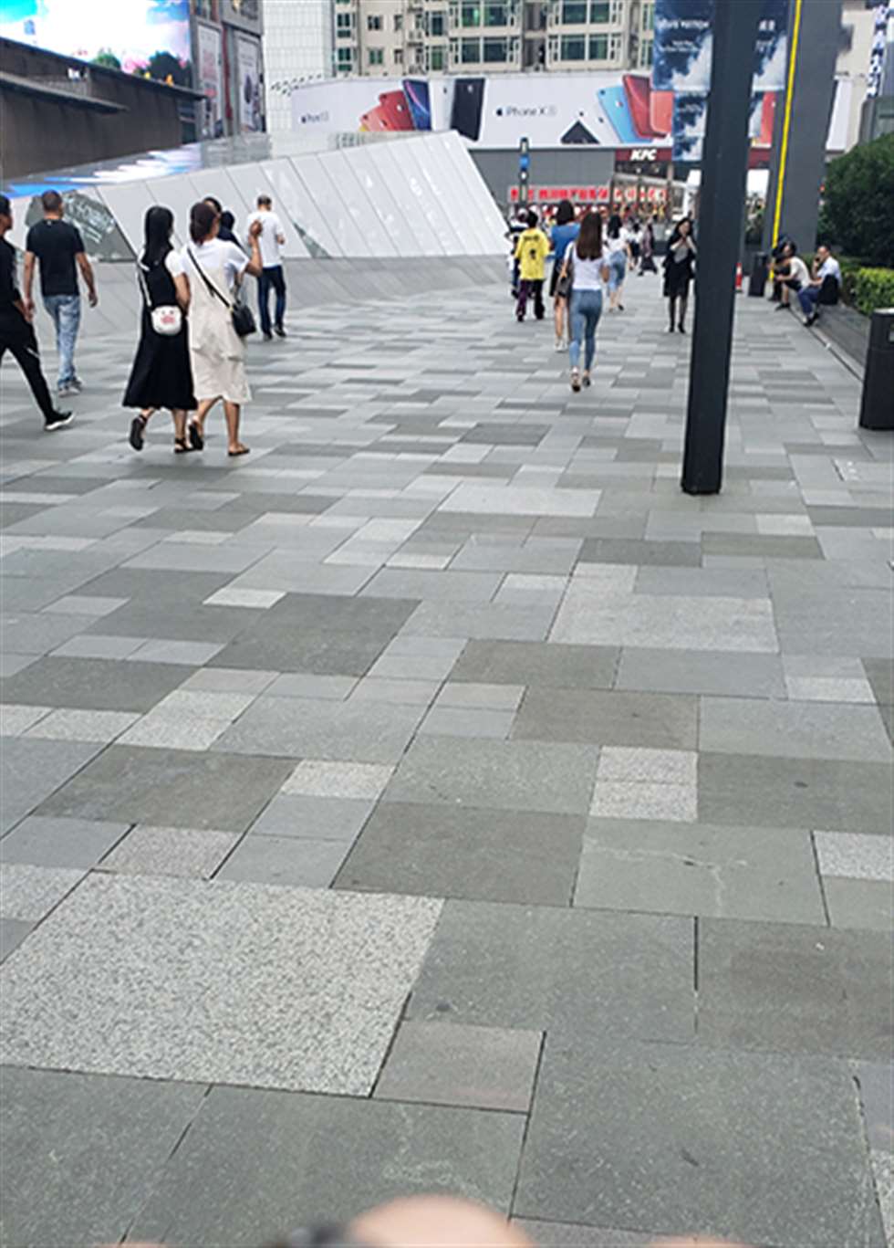 图片[3]-【凯恩赛贴】看什么这么开心呢-街拍流行馆
