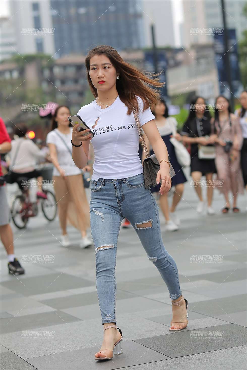 图片[5]-【凯恩赛贴】看什么这么开心呢-街拍流行馆