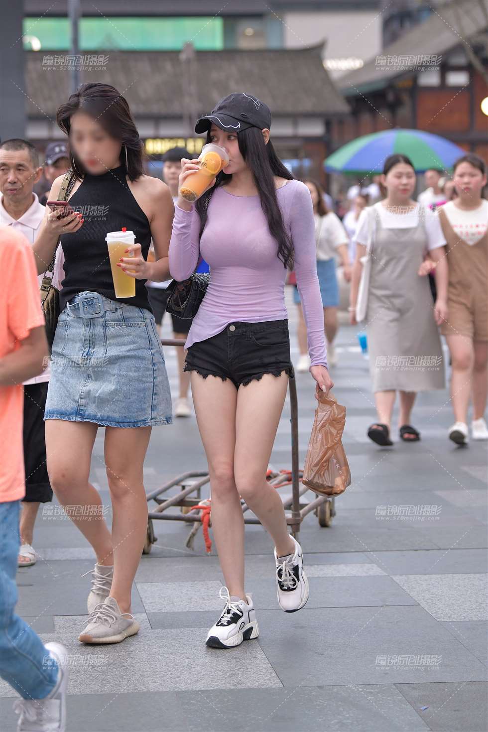 图片[4]-【视觉冲击赛贴】丰满的热裤长腿小姐姐-街拍流行馆