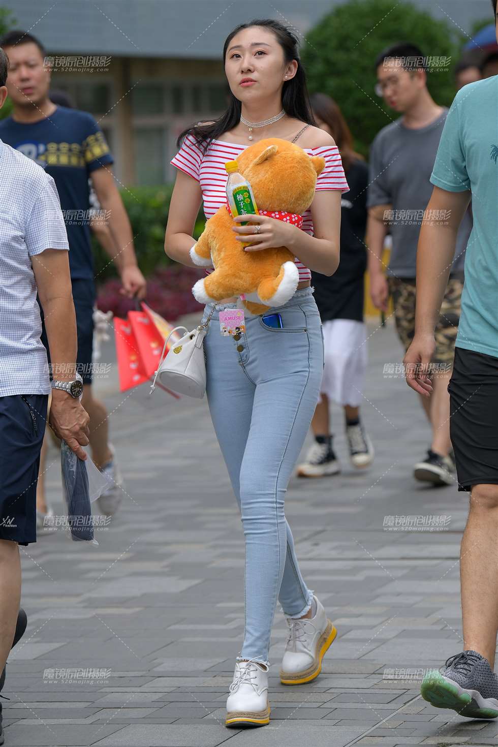 图片[1]-【街拍之魂赛帖】蓝色紧牛-街拍流行馆