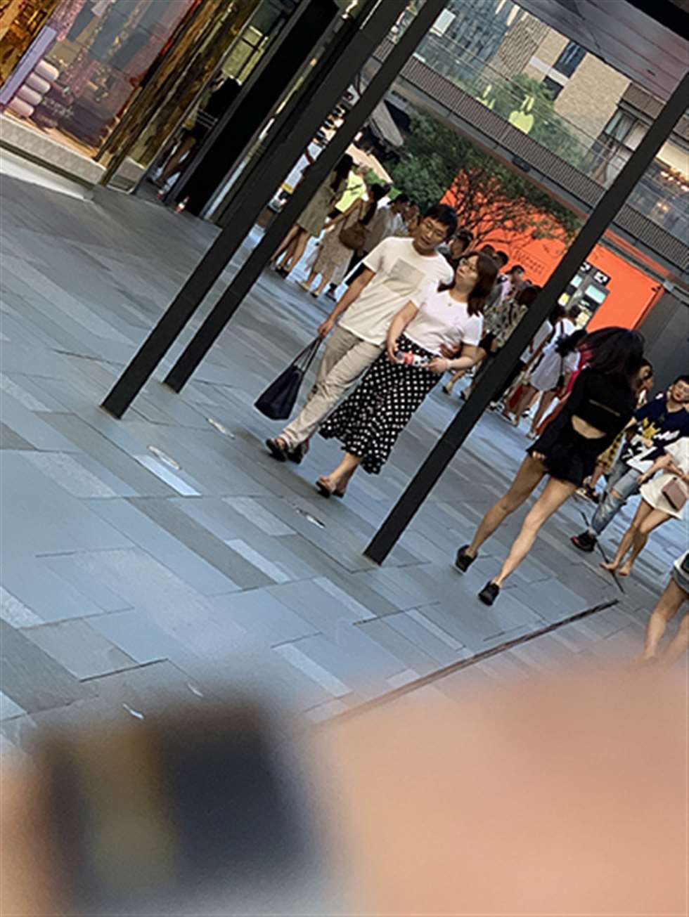 图片[3]-【视觉冲击赛贴】黄昏后的性感热裤小姐姐-街拍流行馆
