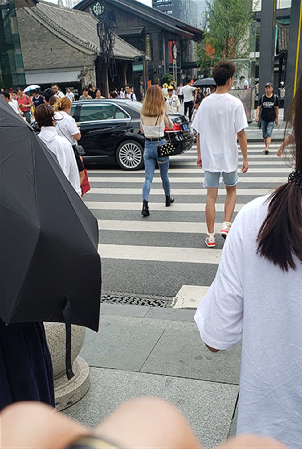 图片[3]-【视觉冲击赛贴】丰腴的紧牛小姐姐-街拍流行馆