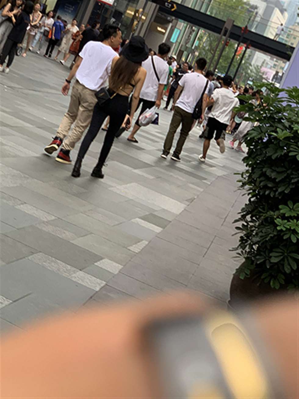 图片[3]-【视觉冲击赛贴】性感养眼de美背紧牛女友-街拍流行馆