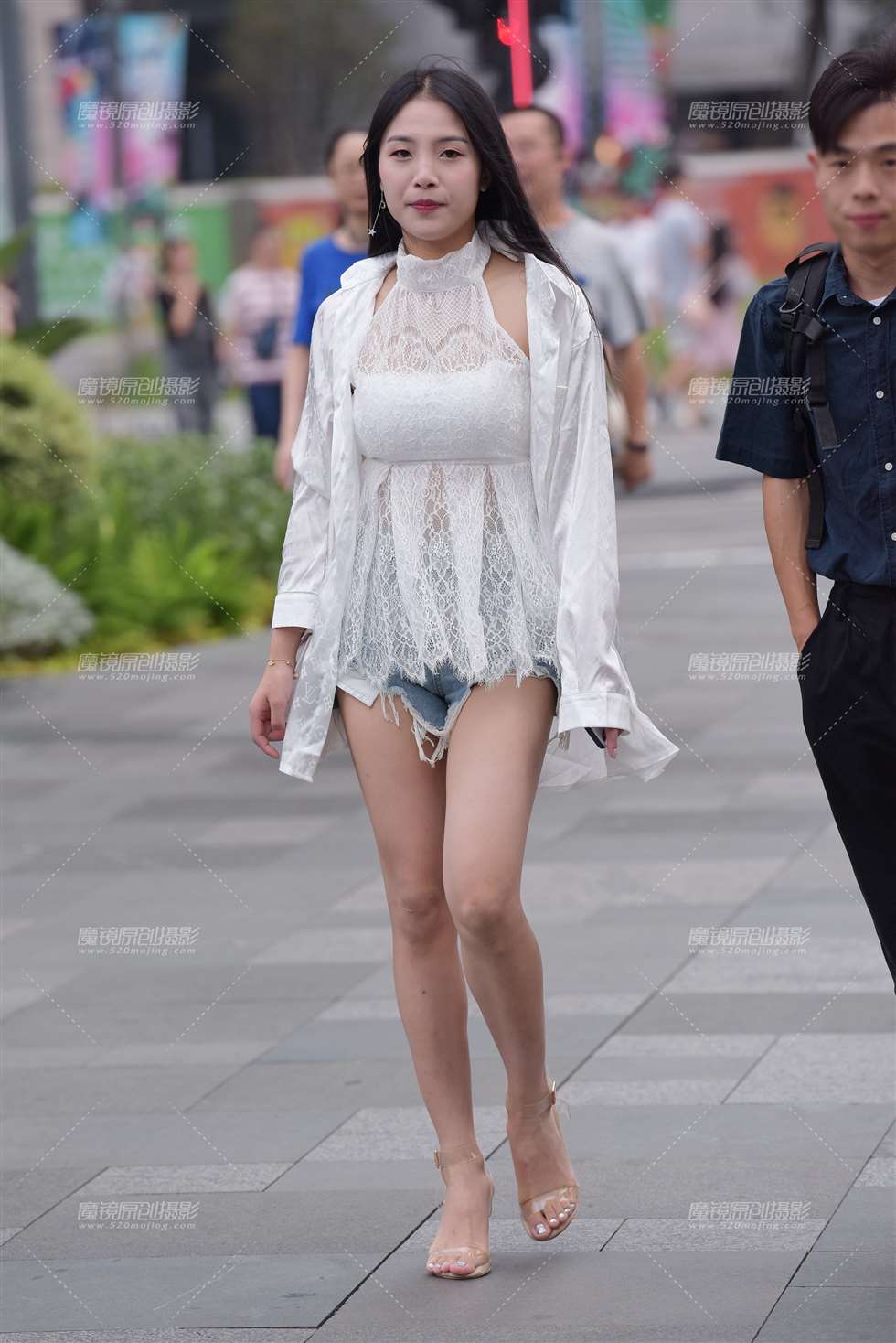 图片[1]-【慕容笙赛贴】热裤美女-街拍流行馆