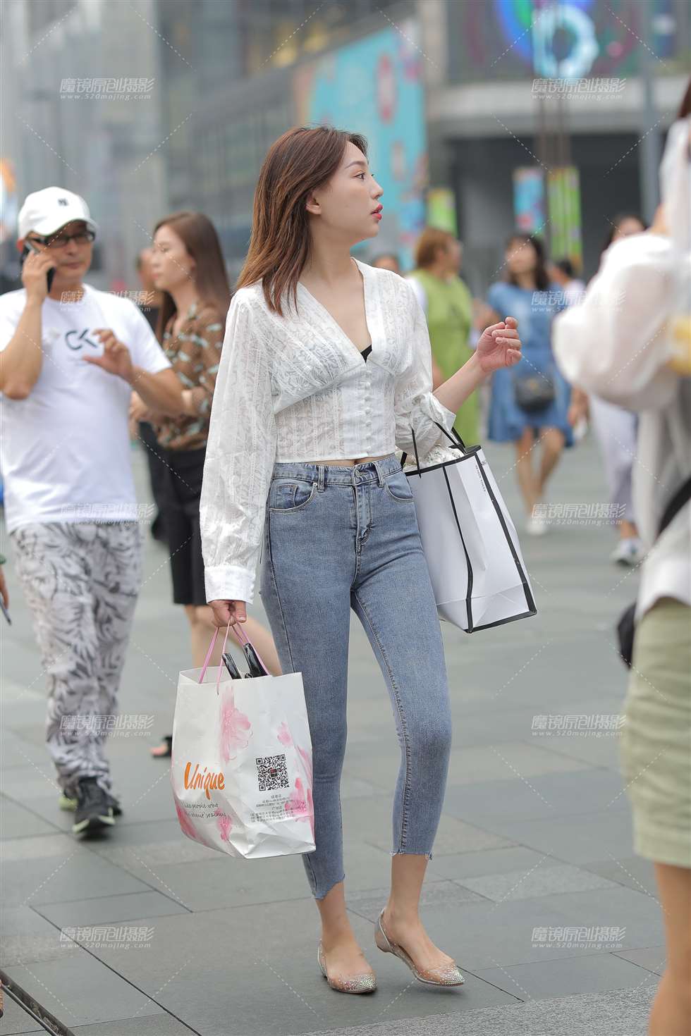 图片[4]-【凯恩赛贴】紧牛美腿小姐姐 吸引力十足-街拍流行馆