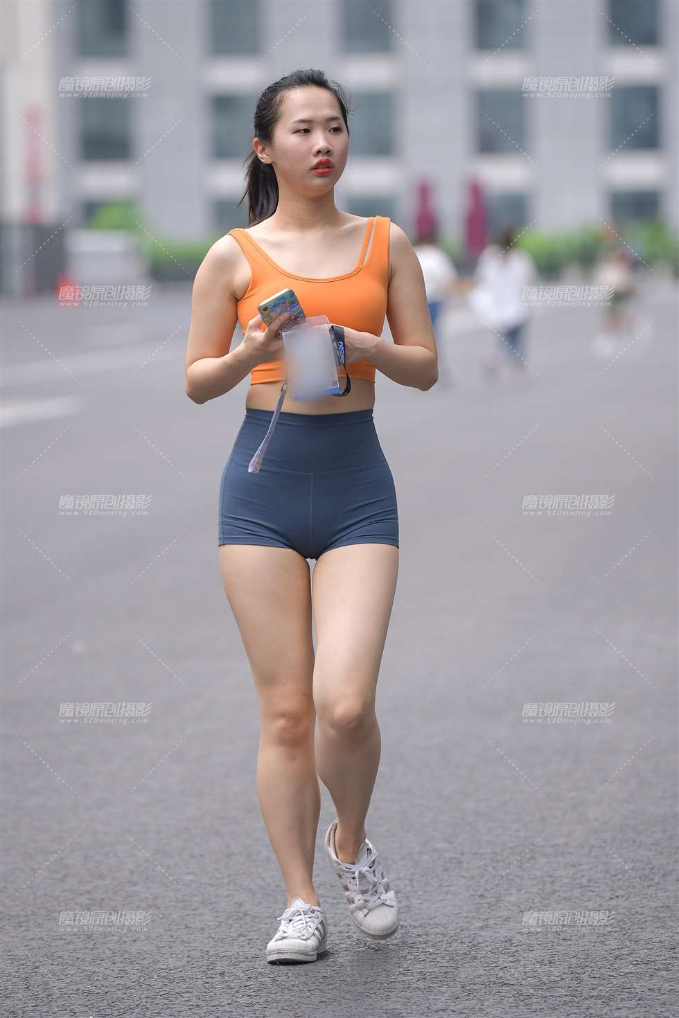 图片[3]-【街拍之魂赛帖】性感蜜桃臀小姐姐-街拍流行馆