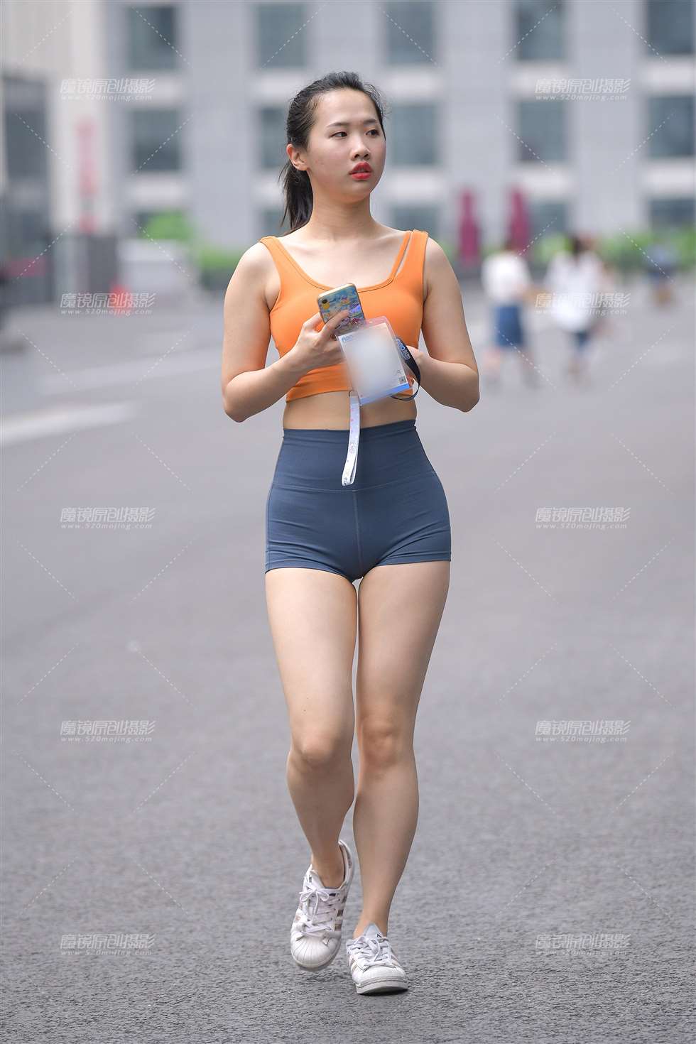 图片[4]-【街拍之魂赛帖】性感蜜桃臀小姐姐-街拍流行馆