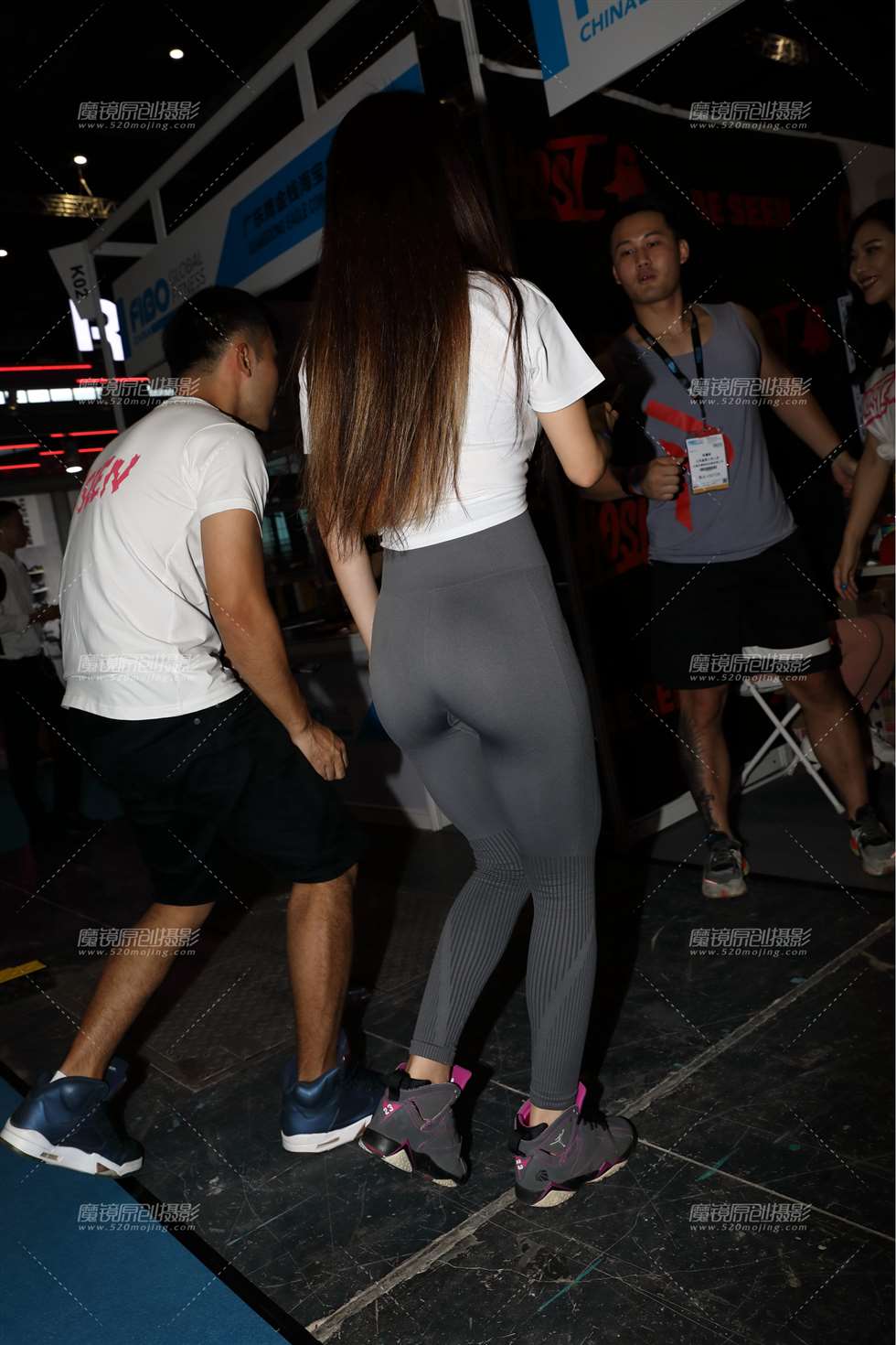 图片[5]-【欧阳赛帖】性感灰色紧身裤长腿美女-街拍流行馆