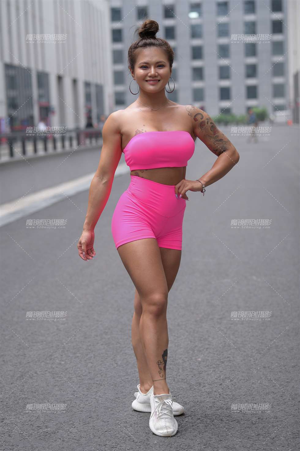 图片[1]-【街拍之魂赛帖】粉色蜜桃臀美女-街拍流行馆