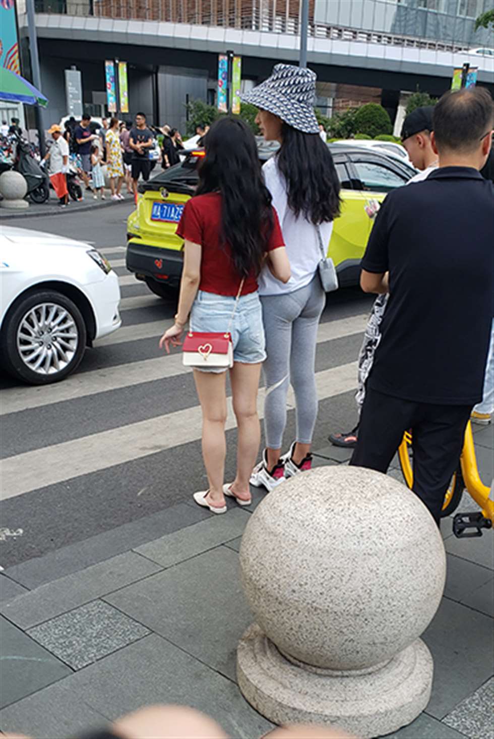 图片[3]-【凯恩赛贴】紧身裤女孩-街拍流行馆