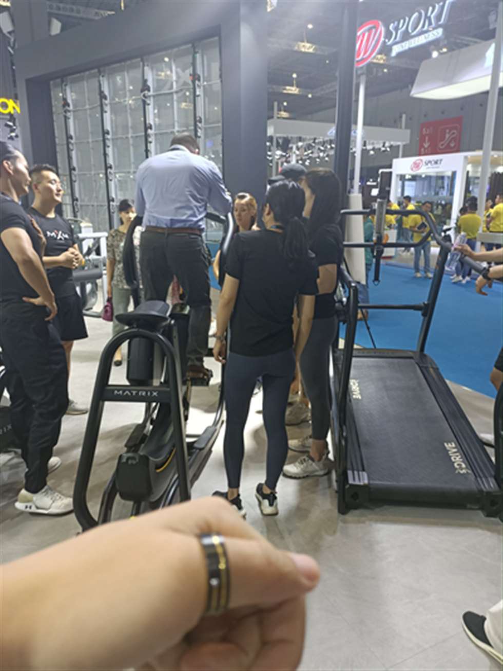 图片[3]-【欧阳赛帖】性感蓝色紧身裤美女-街拍流行馆