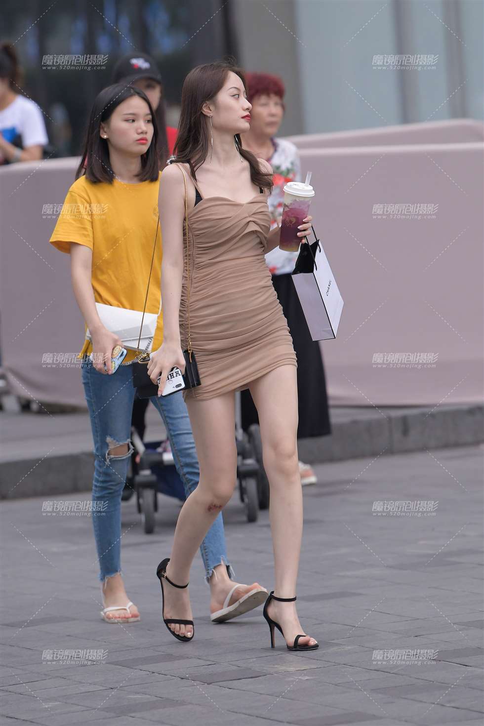 图片[1]-【视觉冲击赛贴】夏日de性感美腿高跟小姐姐-街拍流行馆