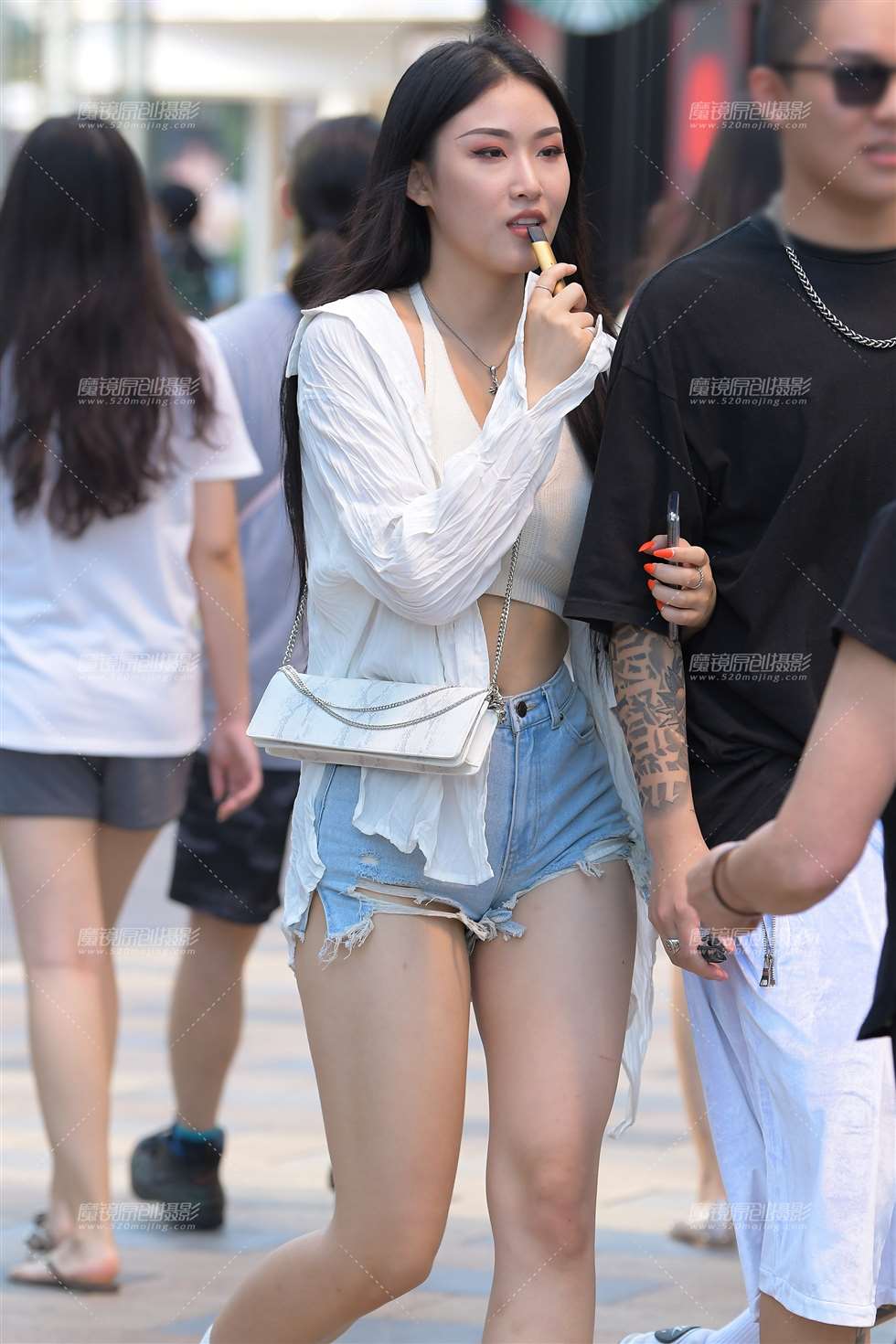 图片[1]-【红石赛帖】性感热裤美女-街拍流行馆