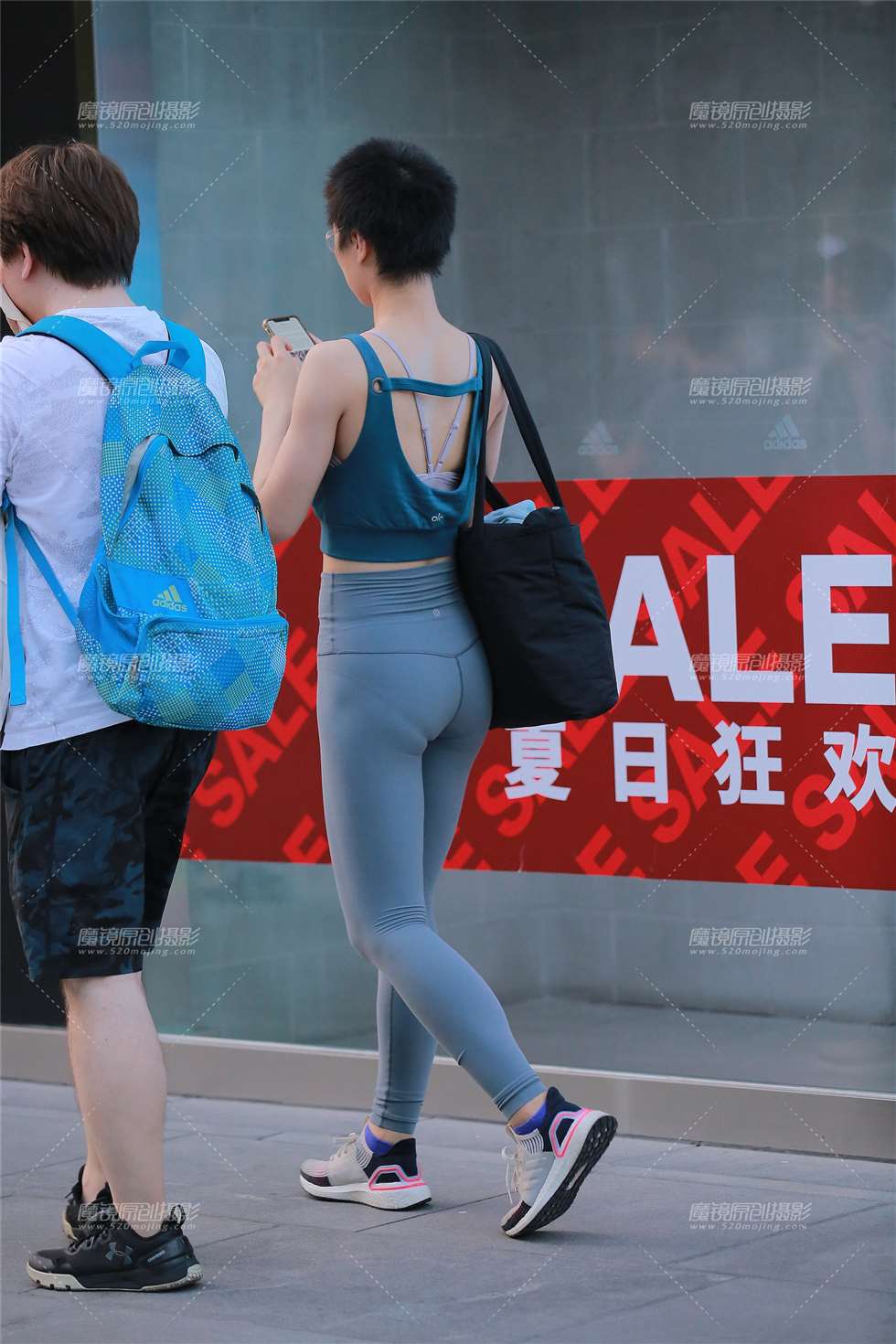 图片[5]-黄昏下的紧身裤小**-街拍流行馆
