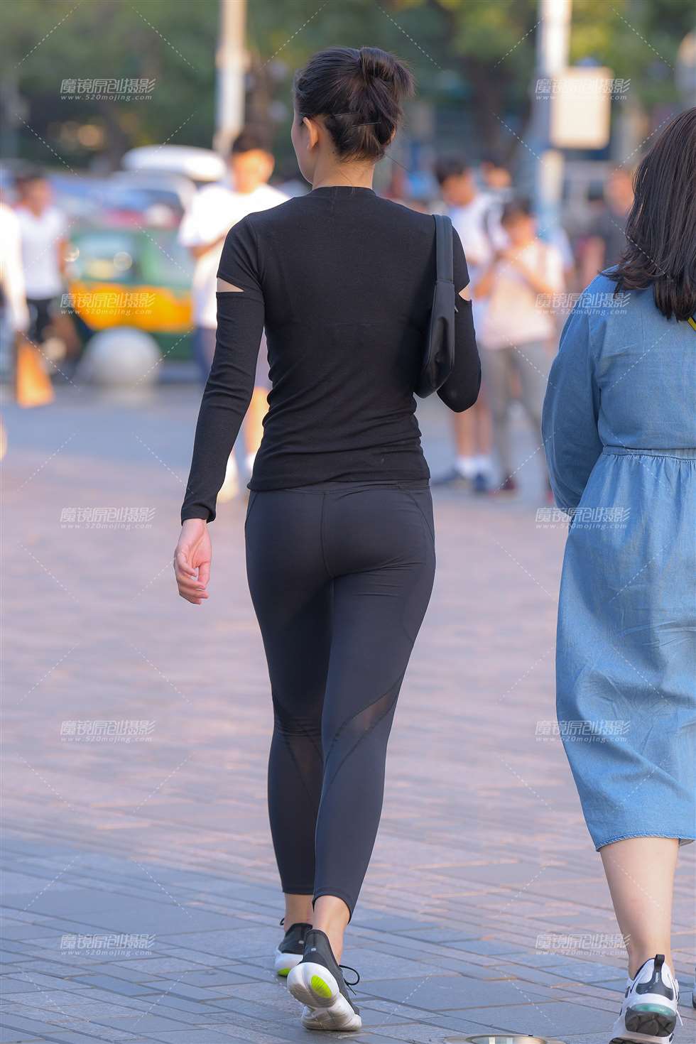 图片[2]-【街拍之魂赛帖】黑色紧身裤小妹-街拍流行馆