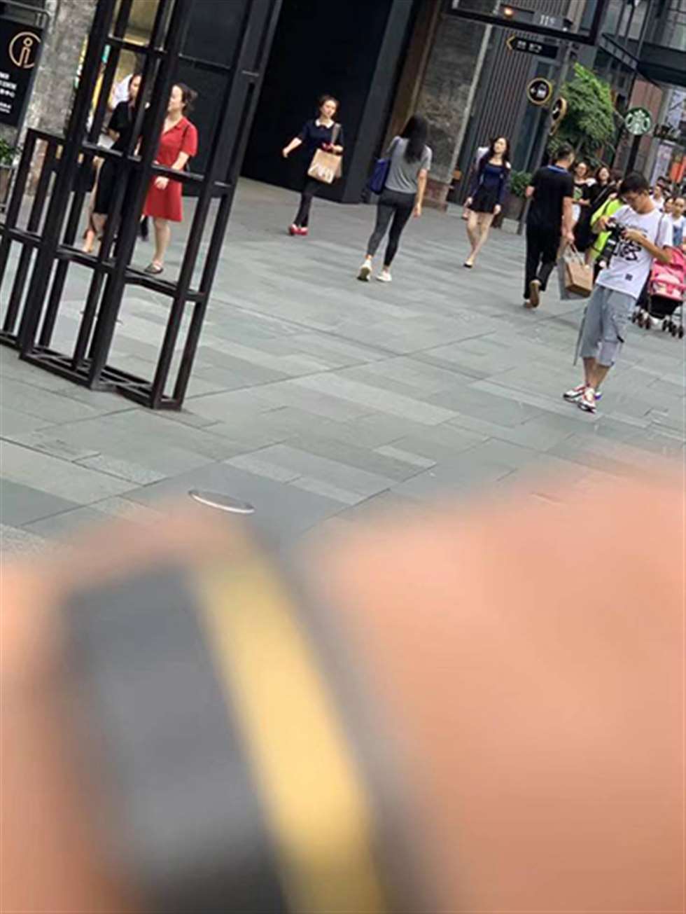 图片[3]-【视觉冲击赛贴】迷彩瑜伽裤美女-街拍流行馆