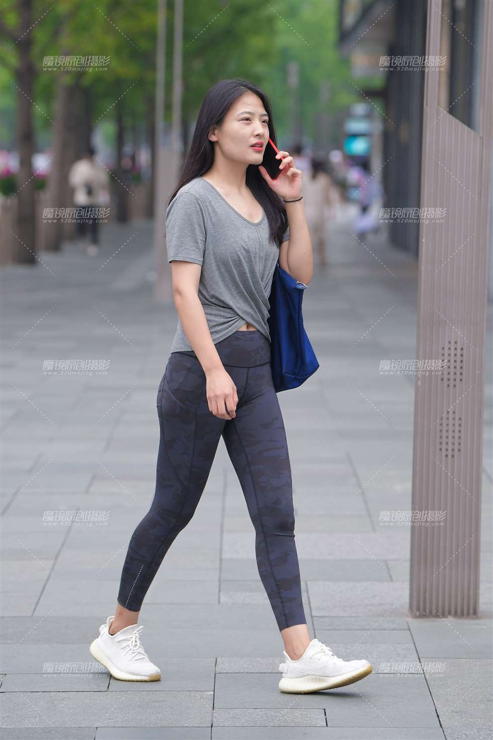 图片[1]-【视觉冲击赛贴】迷彩瑜伽裤美女-街拍流行馆