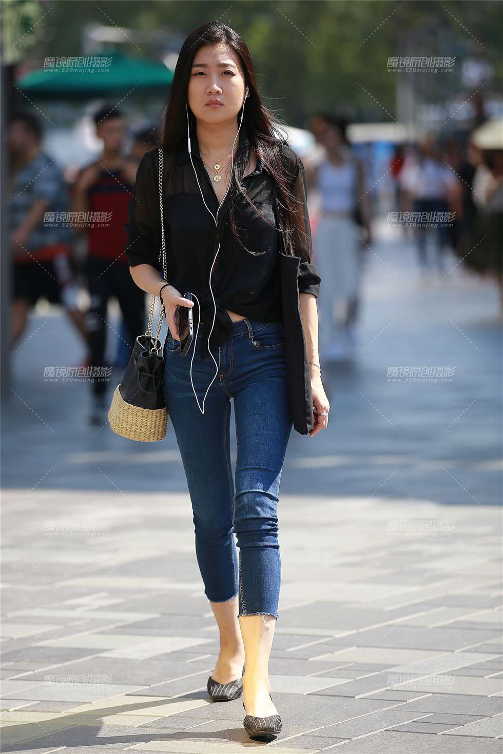 图片[1]-牛仔裤美女-街拍流行馆