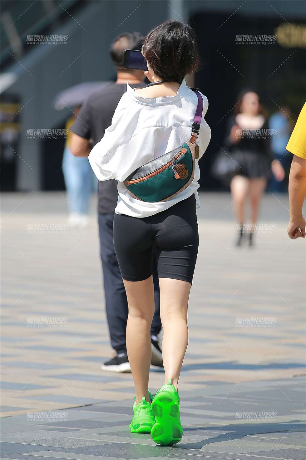 图片[2]-瑜伽短裤美女-街拍流行馆
