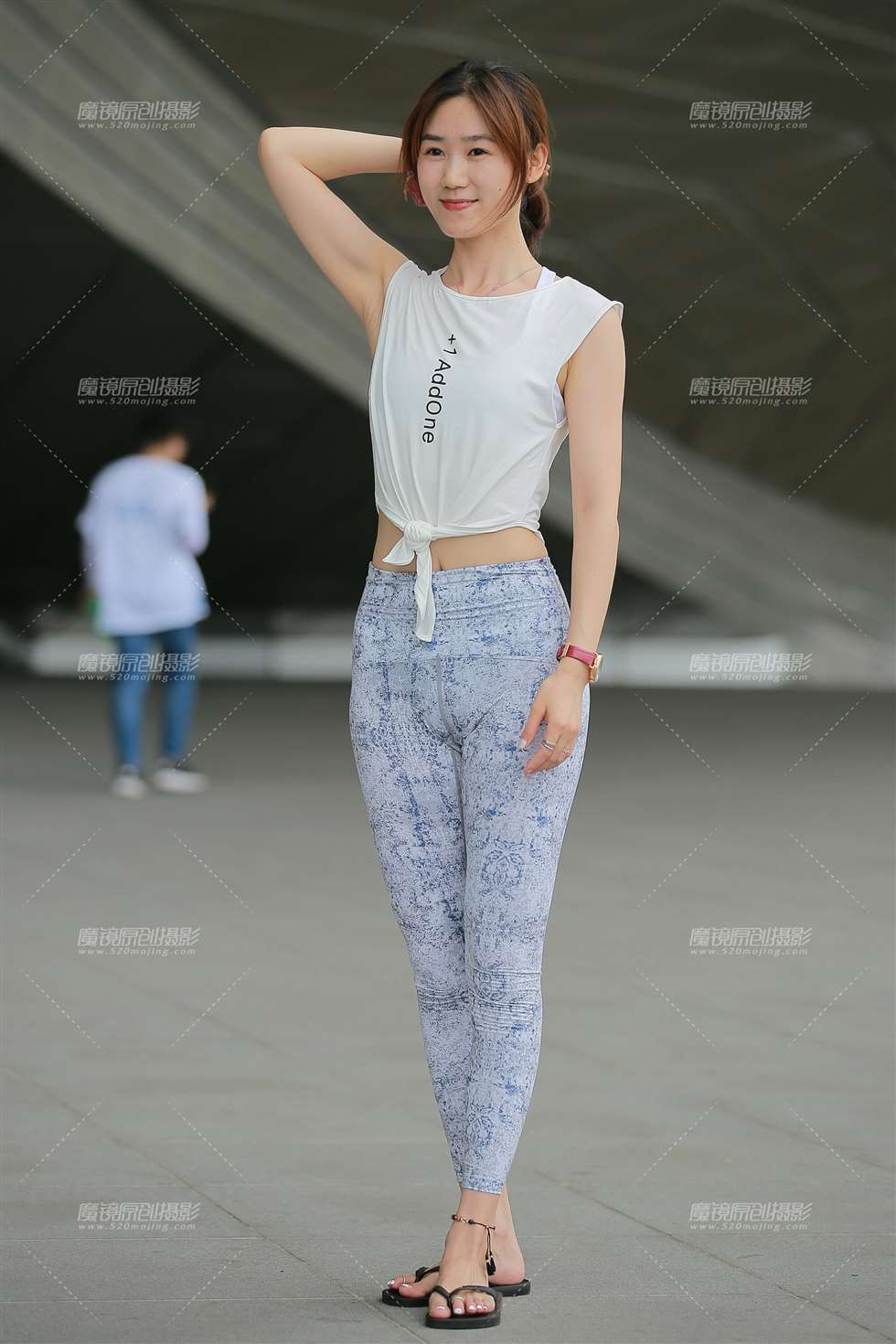图片[1]-开朗的瑜伽服学生妹-街拍流行馆