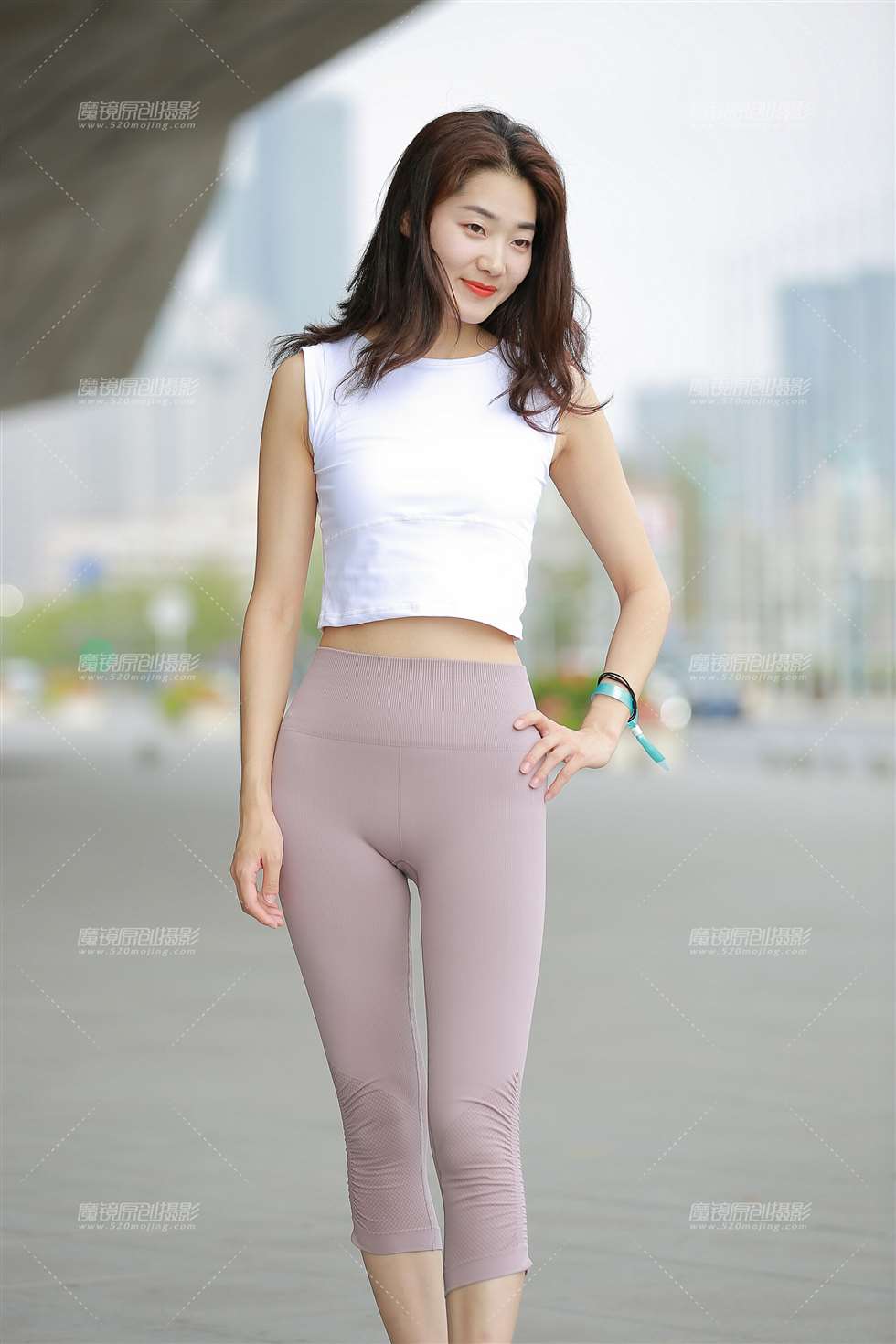 图片[3]-高挑紧身裤白领-街拍流行馆