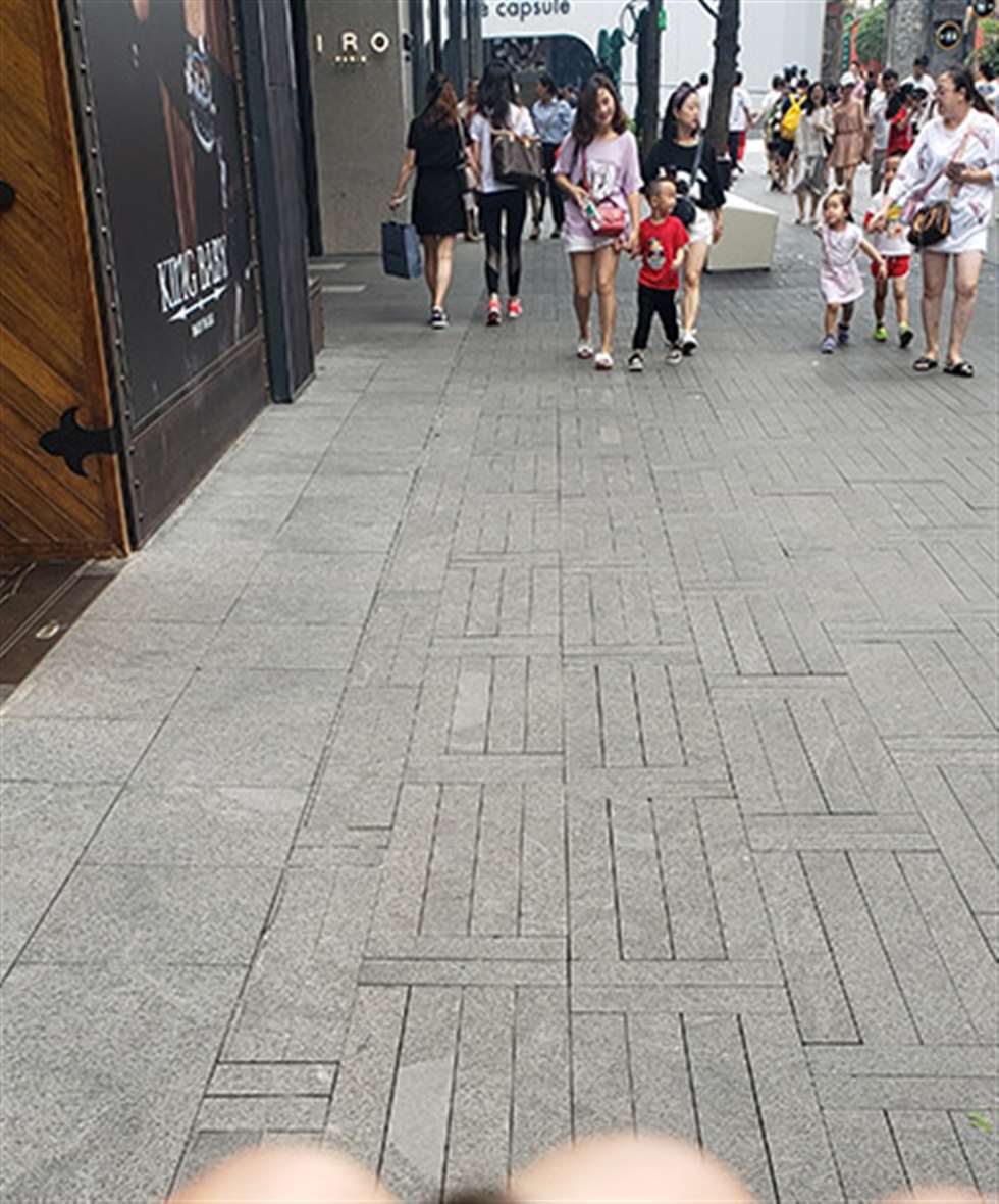 图片[3]-【凯恩赛贴】休闲运动裤小妹-街拍流行馆